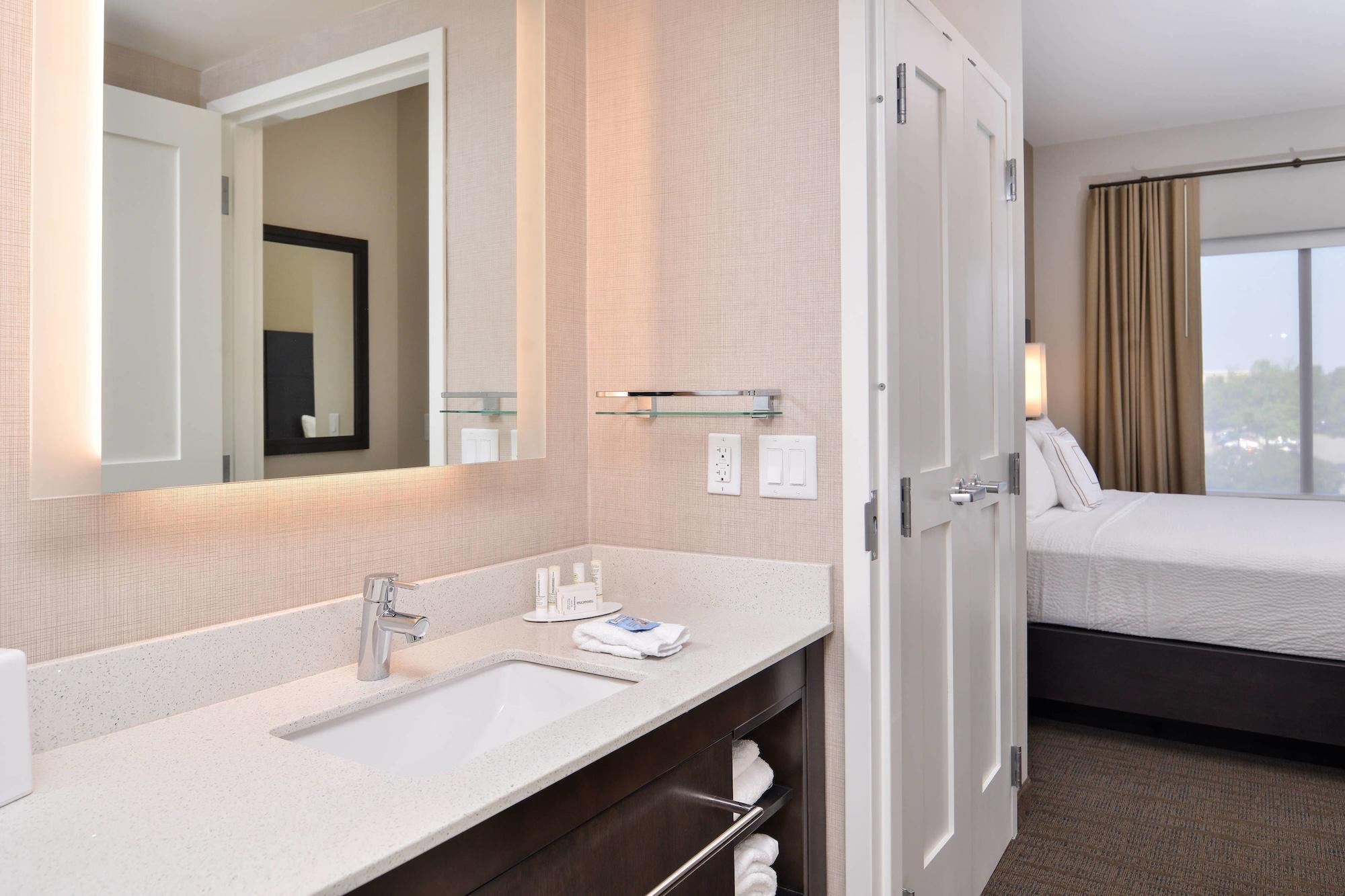 Residence Inn By Marriott Charlotte Northlake Bagian luar foto
